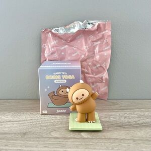 Smoko Hank Yeti Doing Yoga Figure - Triangle Pose